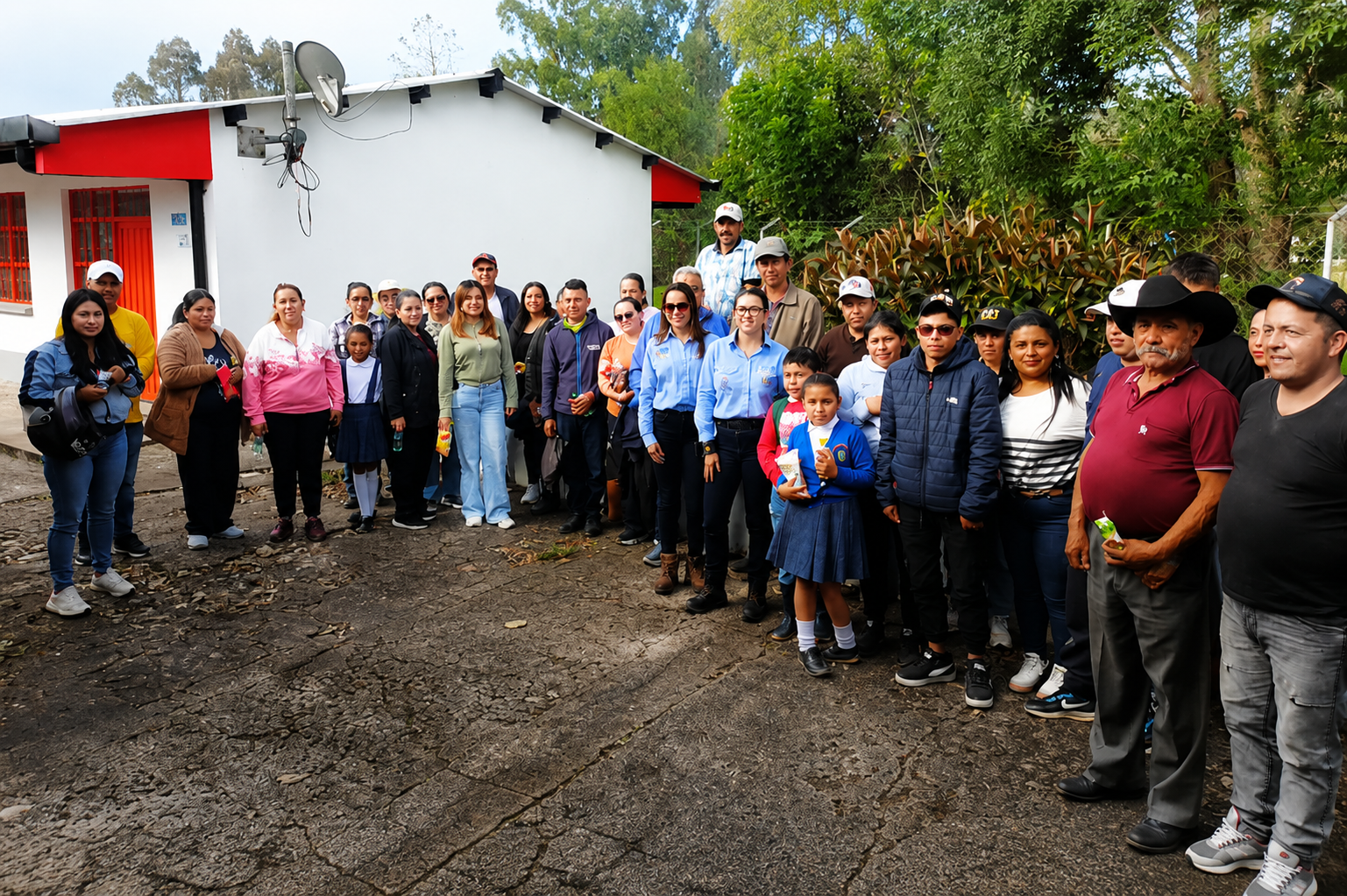 EBSA y la comunidad de La Peña unen esfuerzos por una energía legal y segura