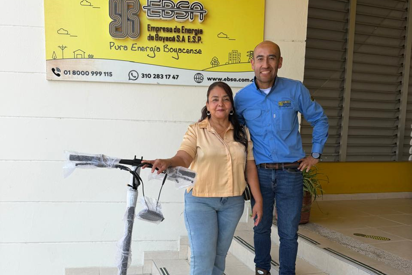 EBSA entrega patineta eléctrica a ganadora del concurso “Súmate al Ahorro con Kilovatio”